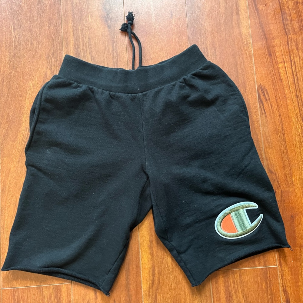 **SOLD ** Champion Reverse Weave Sweatshorts, Size S